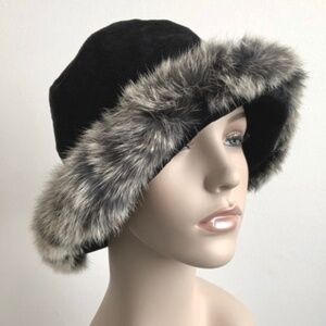 Vintage Danier Suede Bucket Hat With Fur Trim